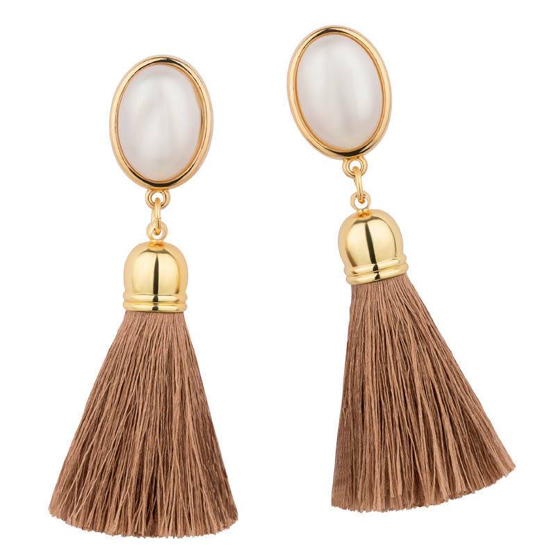 SchwesterSchwester Quasten Ohrringe Als Ohrstecker In Perlmuttoptik Mit Beiger Quaste Von AmuseToi