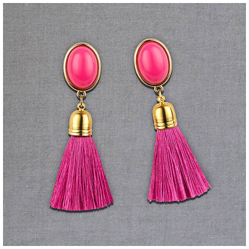 SchwesterSchwester Quasten Ohrringe als Ohrstecker in Pink mit pinkfarbener Quaste von AmuseToi