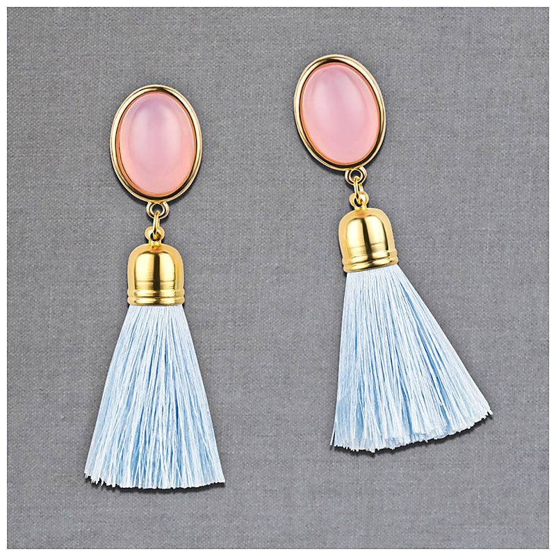 SchwesterSchwester Quasten Ohrringe als Ohrstecker in Rosa mit hellblauer Quaste von AmuseToi