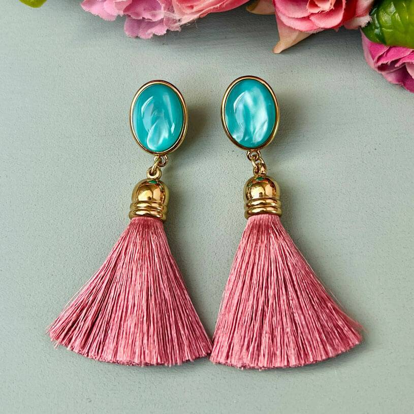 SchwesterSchwester Quasten Ohrringe Als Ohrstecker In Türkis Mit Quaste In Rosa Von AmuseToi