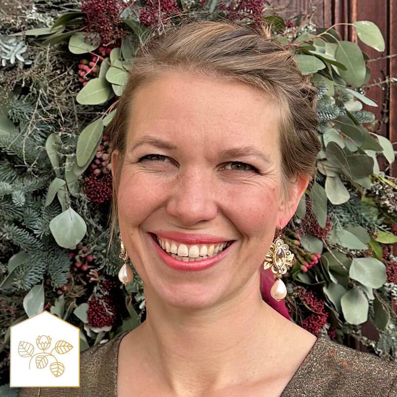 SchwesterSchwester Raffinierte Soutache-Ohrhänger In Gold Und Champagner Mit Baumwolltropfen