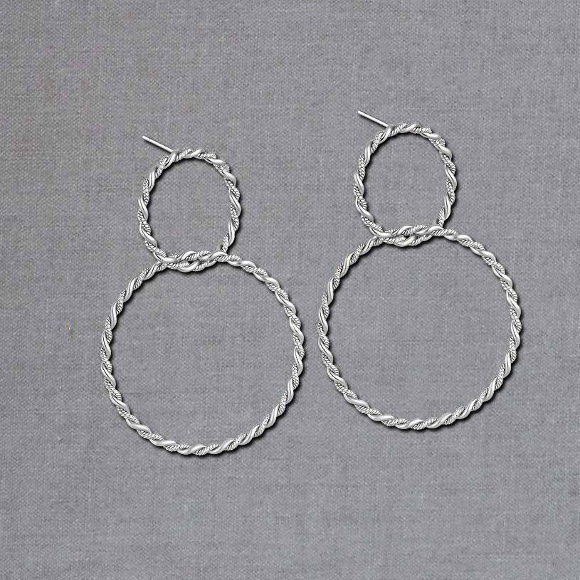 SchwesterSchwester Rhodinierte Ohrstecker aus zwei verschlungenen Ringen in Seiloptik