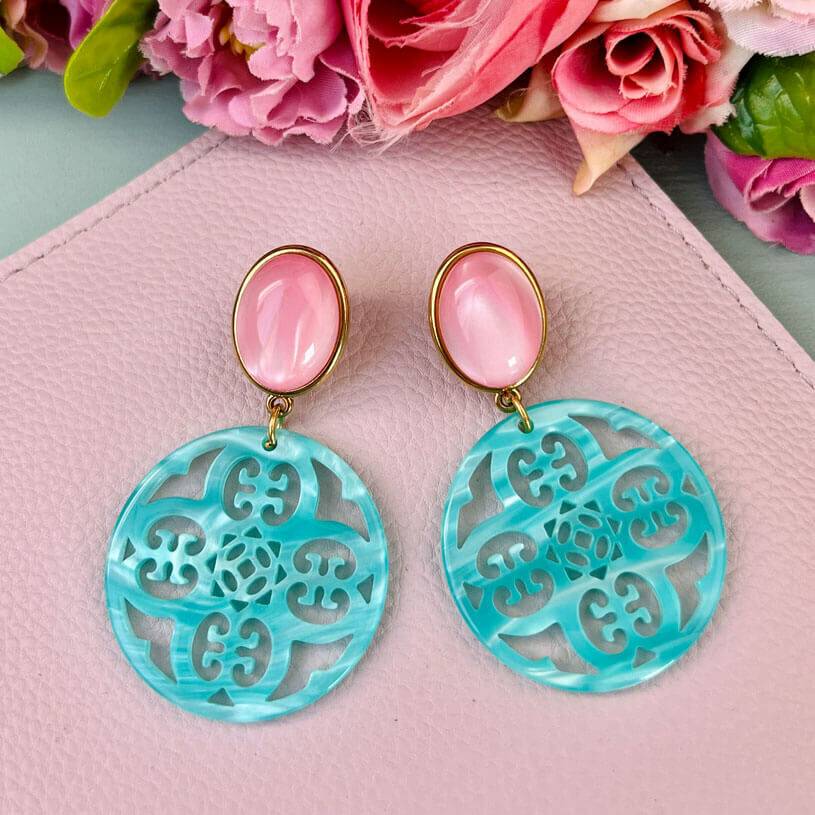 SchwesterSchwester Rosafarbene Ohrringe Papadopoli als Ohrstecker mit rundem Ornament in Türkis von AmuseToi