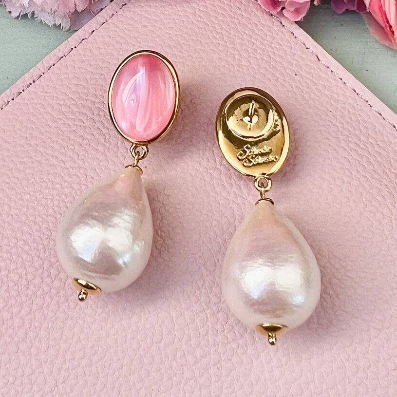 SchwesterSchwester Rosafarbene Ohrstecker Mit Federleichten Baumwolltropfen