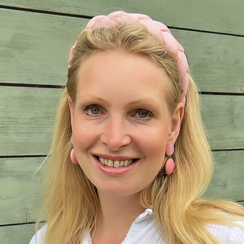 SchwesterSchwester Rosafarbene Ohrstecker Mit Pinkem Anhänger In Rochenhautoptik