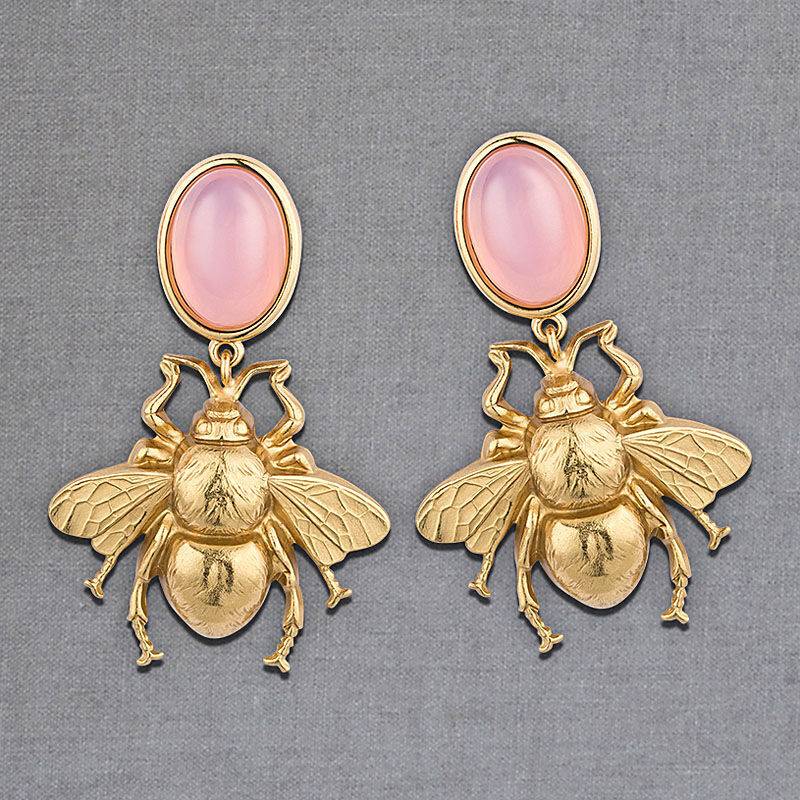 SchwesterSchwester Rosafarbener Ohrstecker Mit Vergoldeter Hummel Von AmuseToi