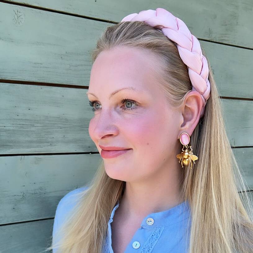 SchwesterSchwester Rosafarbener Ohrstecker Mit Vergoldeter Hummel Von AmuseToi