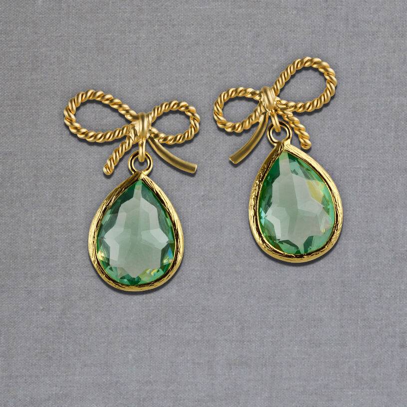 SchwesterSchwester Schleifchenstecker mit kleinem facettiertem Tropfen in Lindgrün von Janne von der Heide