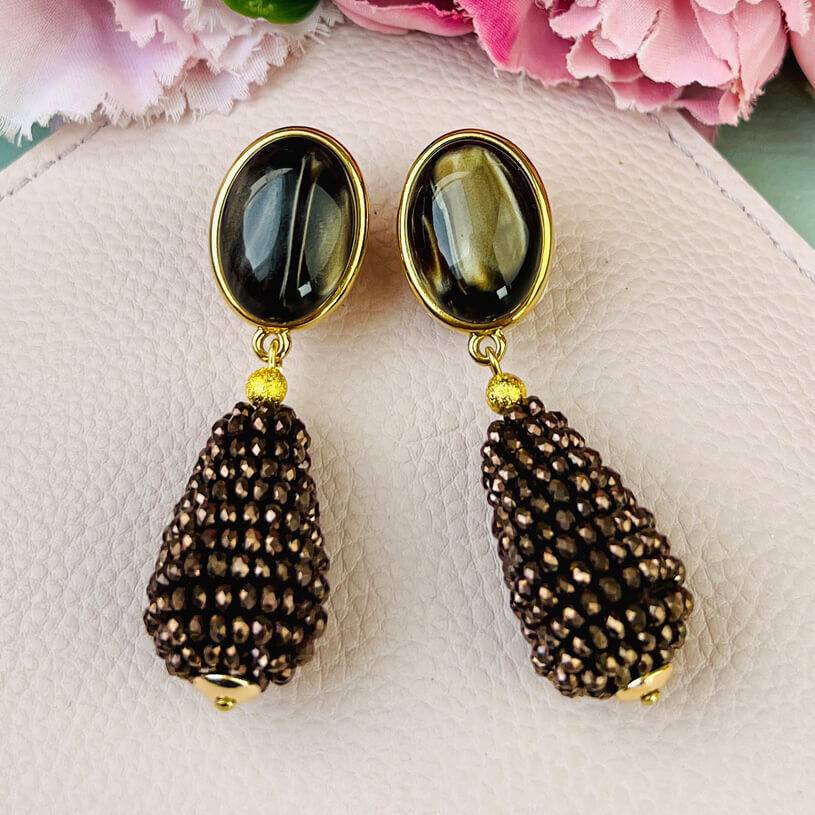 SchwesterSchwester Schokobraune Ohrstecker mit glitzerndem dunkelbraunen Tropfen