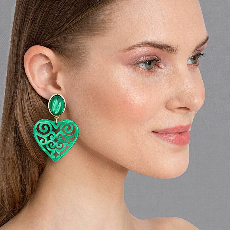 SchwesterSchwester Schöne Herz-Ohrringe Mit Dunkelgrünen Ohrsteckern Und Herz-Ornamenten Von AmuseToi