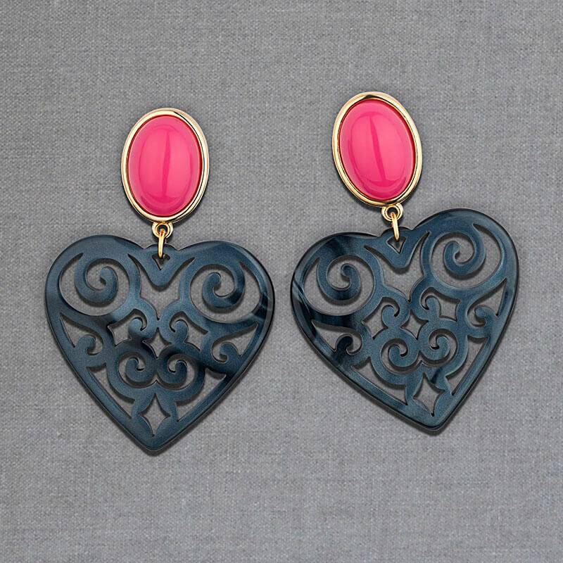 SchwesterSchwester Schöne Herz-Ohrringe Mit Pinken Ohrsteckern Und Herz-Ornamenten In Dunkelblau Von AmuseToi