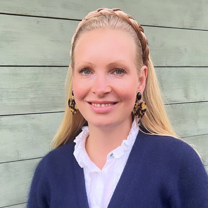 SchwesterSchwester Schöne Herz-Ohrringe Mit Schwarzen Ohrsteckern Und Herz-Ornamenten In Schildpattfarben