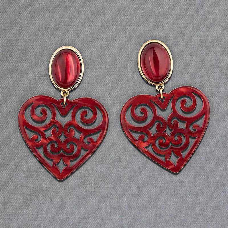 SchwesterSchwester Schöne Ohrringe In Schimmerndem Rot Mit Herz-Ornamenten Von AmuseToi