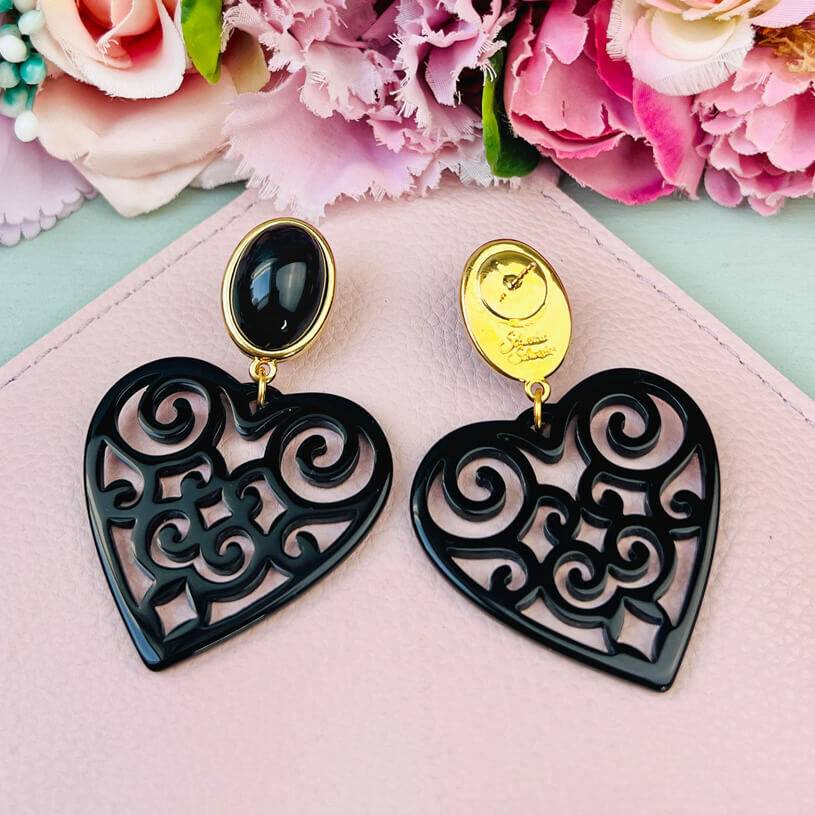 SchwesterSchwester Schöne Ohrringe In Schimmerndem Schwarz Mit Herz-Ornamenten Von AmuseToi