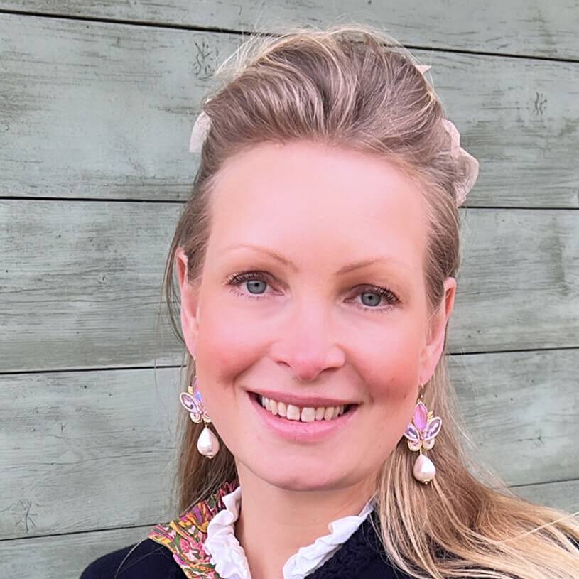 SchwesterSchwester Schöne Soutache-Ohrhänger In Flieder Und Gold Mit Baumwolltropfen