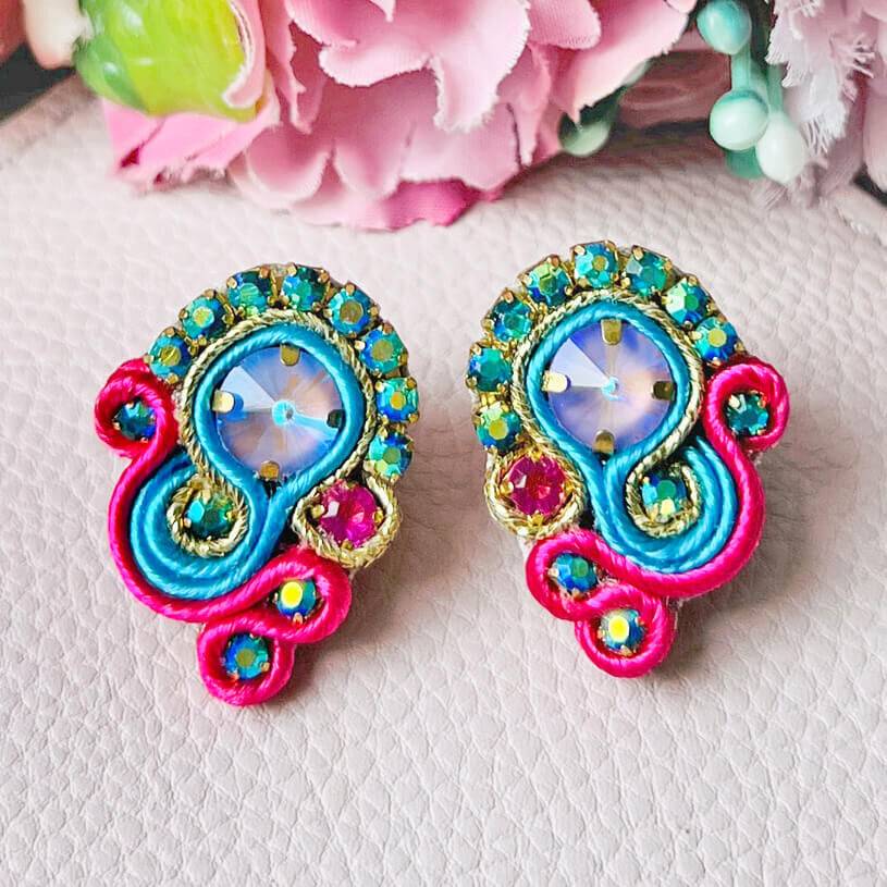 SchwesterSchwester Schöne Soutache-Ohrringe in Pink und Blau SchwesterSchwester Schöne Soutache-Ohrringe in Pink und Blau