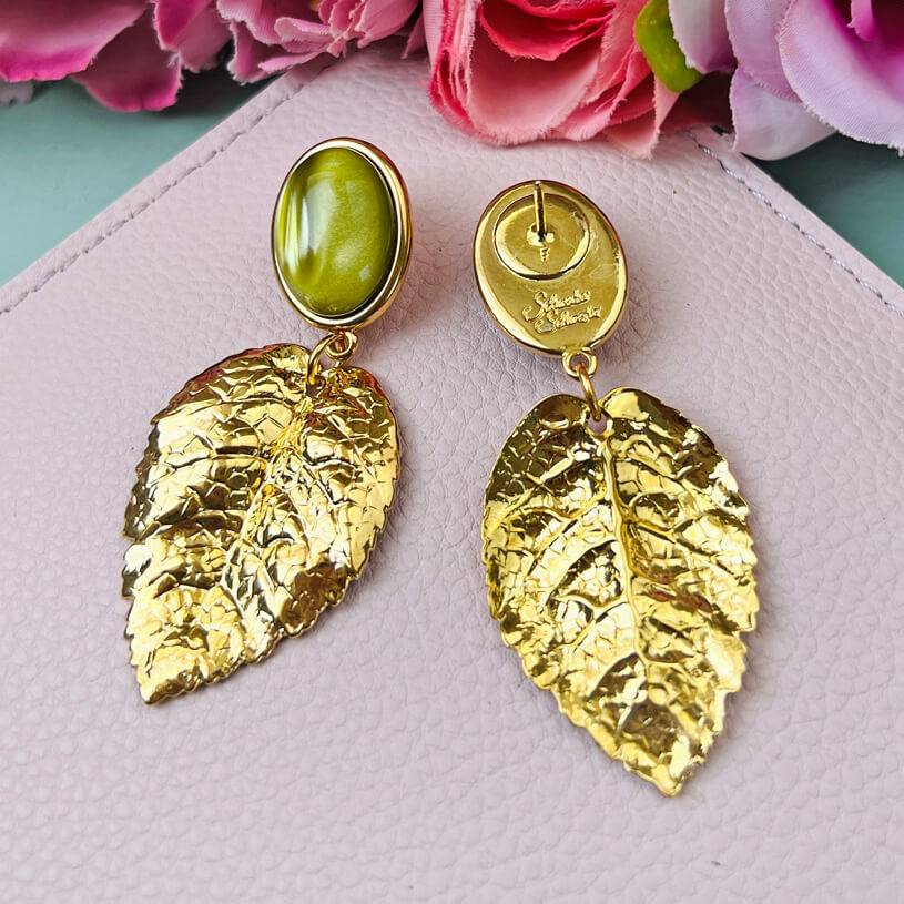 SchwesterSchwester Senfgelber Ohrstecker Mit Großem Goldenen Blatt Von AmuseToi