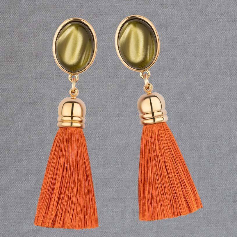 SchwesterSchwester Senfgelber Ohrstecker mit rostrotfarbener Quaste von AmuseToi