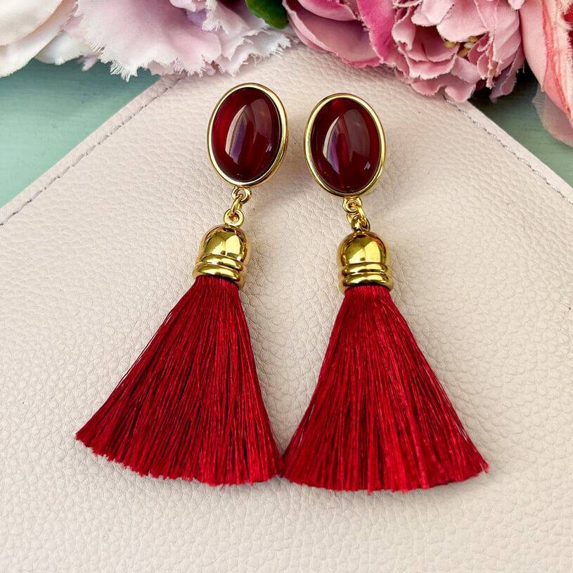 SchwesterSchwester Set Aus Quasten-Ohrsteckern Und Samt-Haarreif In Rot