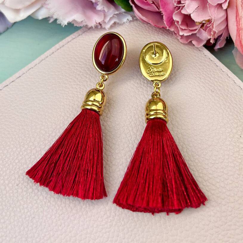 SchwesterSchwester Set Aus Quasten-Ohrsteckern Und Samt-Haarreif In Rot