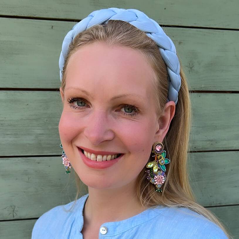 SchwesterSchwester Set Aus Soutache-Ohrringen In Pastelligen Farben Und Satin-Haarreif In Hellblau