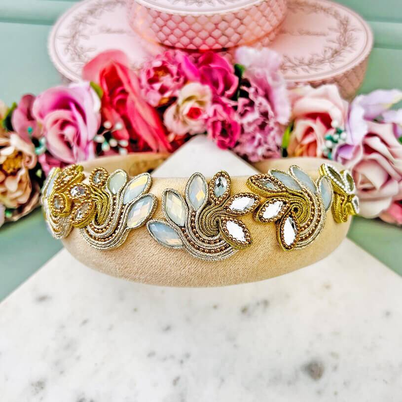 SchwesterSchwester Stoff-Haarreif In Creme Mit Soutache-Applikationen In Champagner Und Gold