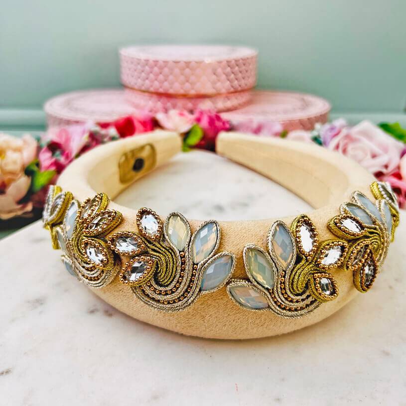 SchwesterSchwester Stoff-Haarreif In Creme Mit Soutache-Applikationen In Champagner Und Gold