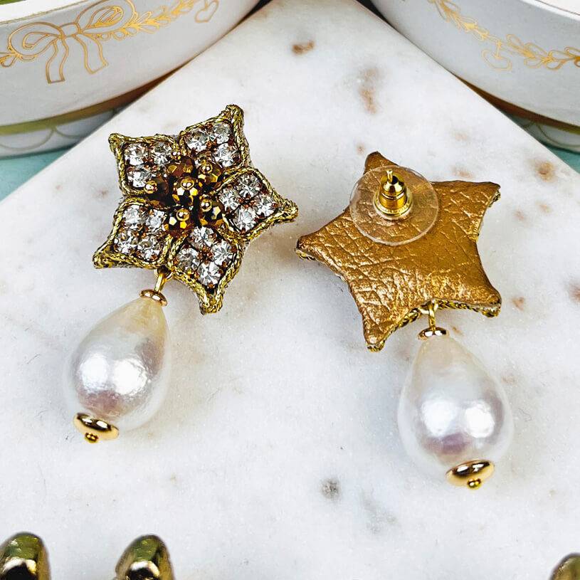 SchwesterSchwester Süße Blumen-Soutache-Ohrringe In Gold Mit Kleinen Baumwolltropfen