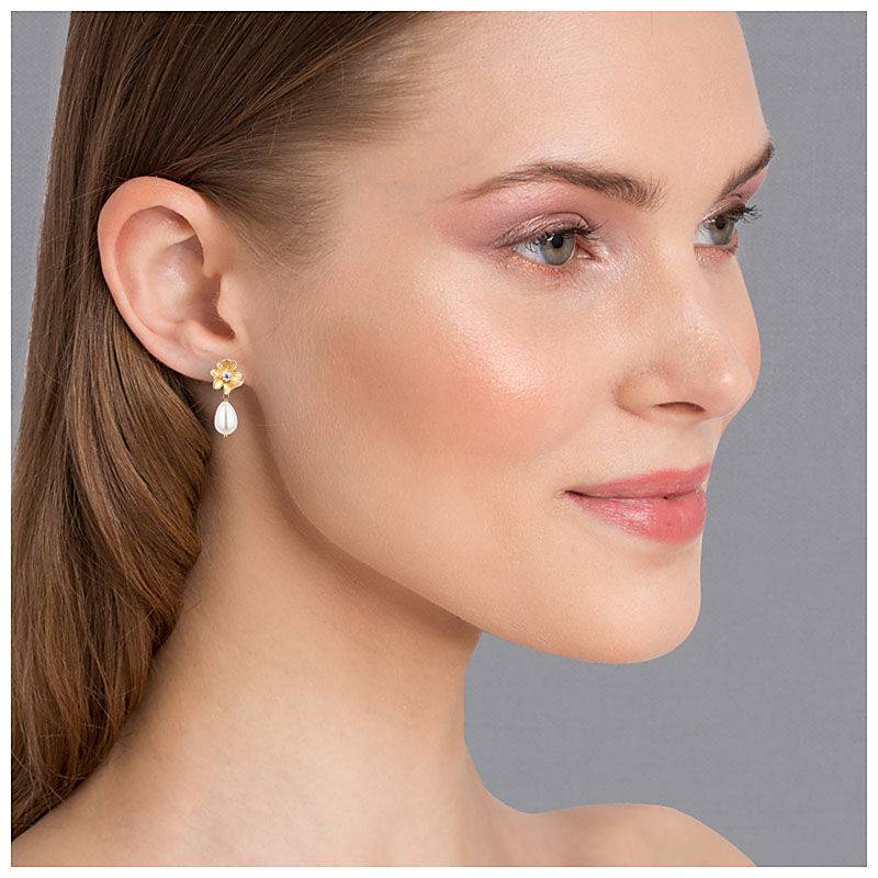 SchwesterSchwester Vergoldete Blumenstecker Mit Kristall Und Edler Süßwasserperle Von Janne V. D. Heide