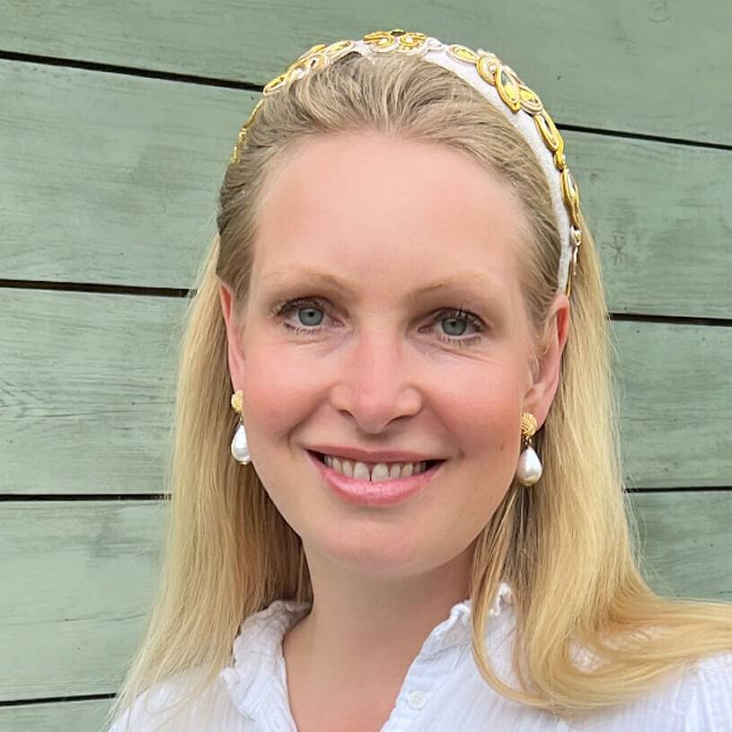 SchwesterSchwester Vergoldete Knoten-Ohrstecker Mit Leichtem Baumwolltropfen