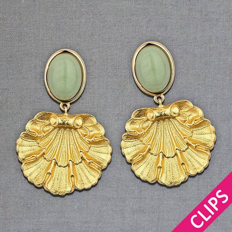 SchwesterSchwester Vergoldete Ohrclips in Jadegrün mit goldenem Muschelornament von AmuseToi