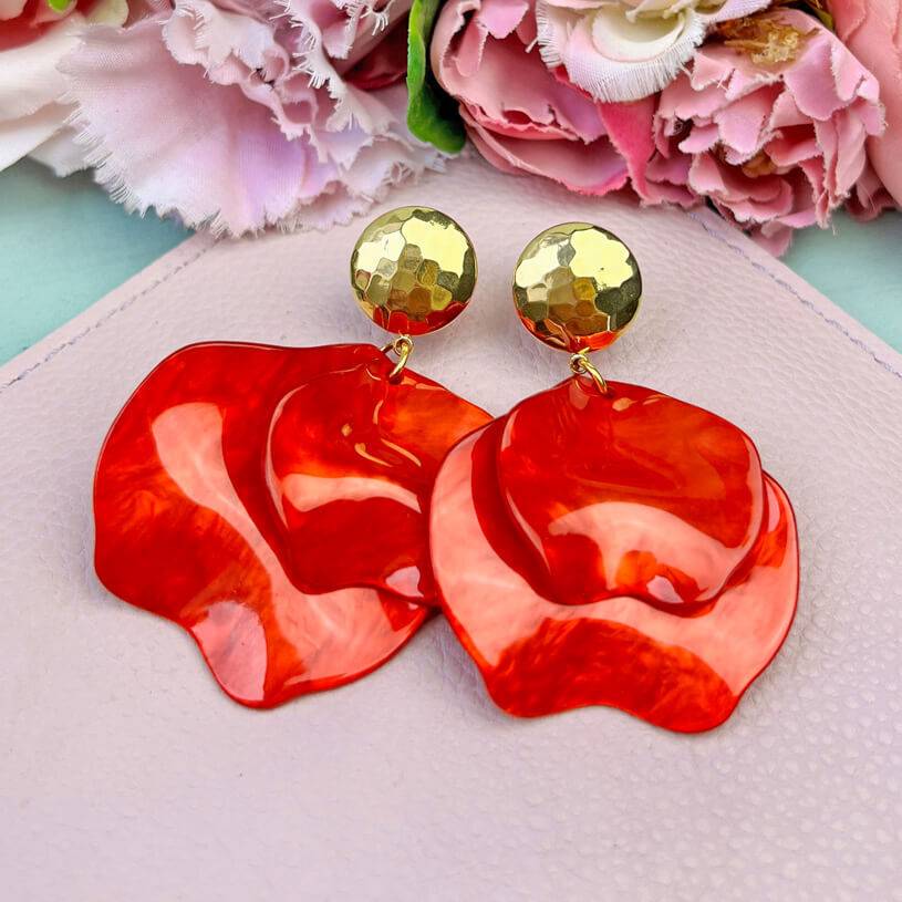 SchwesterSchwester Vergoldete Ohrringe mit orangen Blütenblättern