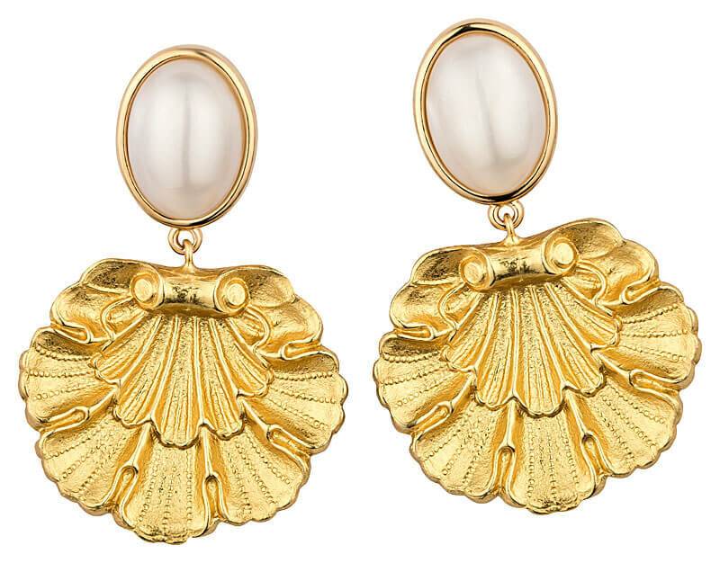 SchwesterSchwester Vergoldete Ohrstecker In Perlmuttfarben Mit Goldenem Muschelornament Von AmuseToi