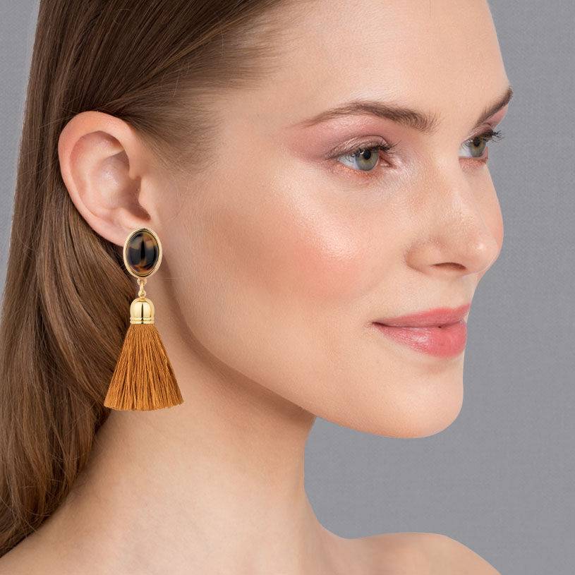 SchwesterSchwester Vergoldete Ohrstecker In Schildpattfarben Mit Edlen Goldbraunen Quasten