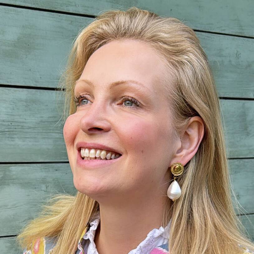 SchwesterSchwester Vergoldete Ohrstecker Mit Feiner Münzprägung Und Baumwolltropfen In Perlmuttoptik