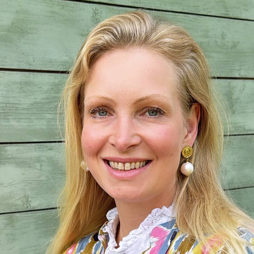 SchwesterSchwester Vergoldete Ohrstecker Mit Feiner Münzprägung Und Baumwollkugel In Perlmuttoptik