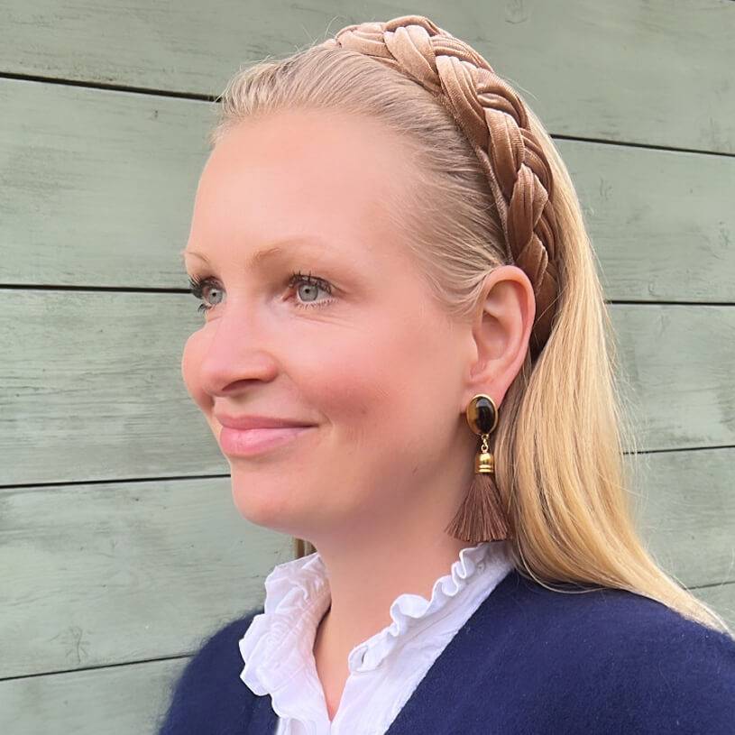 SchwesterSchwester Vergoldete Quasten-Ohrringe In Schildpatt Mit Dunkelbrauner Quaste