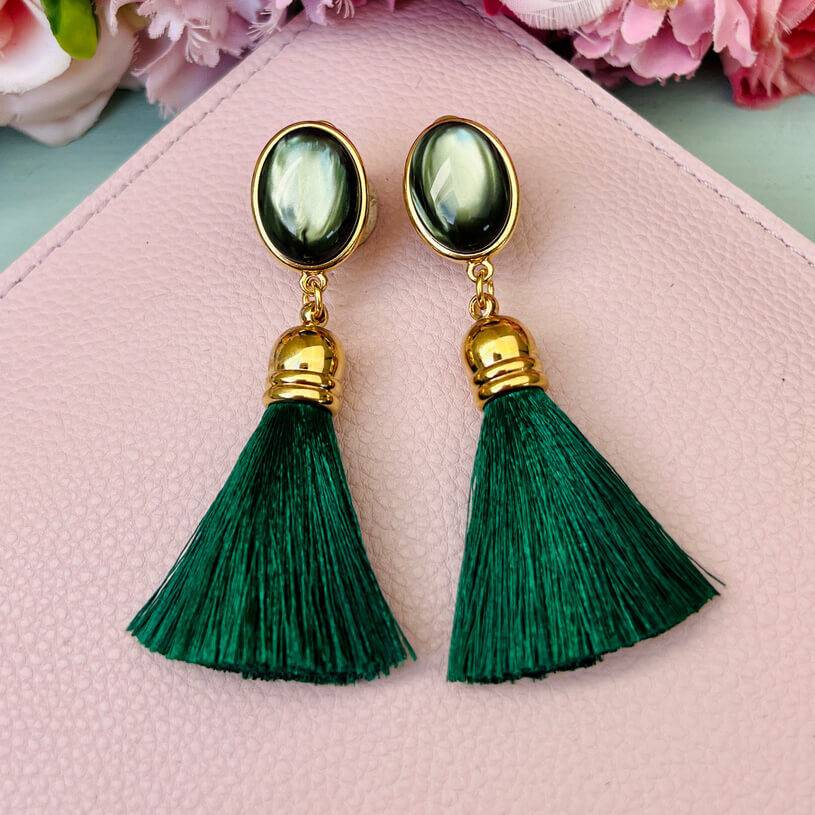 SchwesterSchwester Vergoldete Quasten-Ohrringe In Silbergrün Mit Quaste