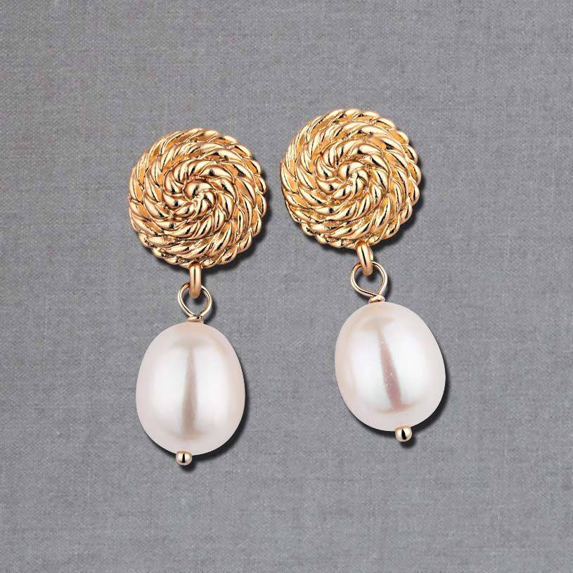 SchwesterSchwester Vergoldete runde Ohrstecker in Seiloptik mit edler Süßwasserperle
