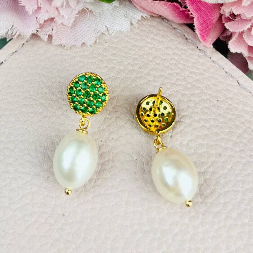 SchwesterSchwester Vergoldeter Ohrstecker Mit Dunkelgrünen Steinen Und Süßwasserperle