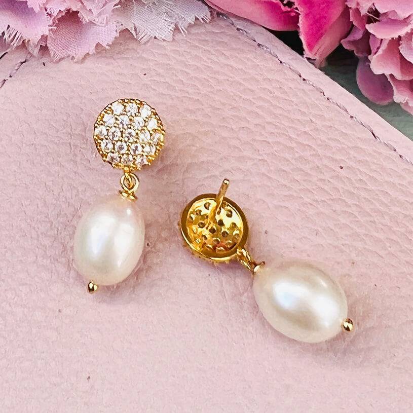 SchwesterSchwester Vergoldeter Ohrstecker Mit Kristallfarbenen Steinen Und Süßwasserperle