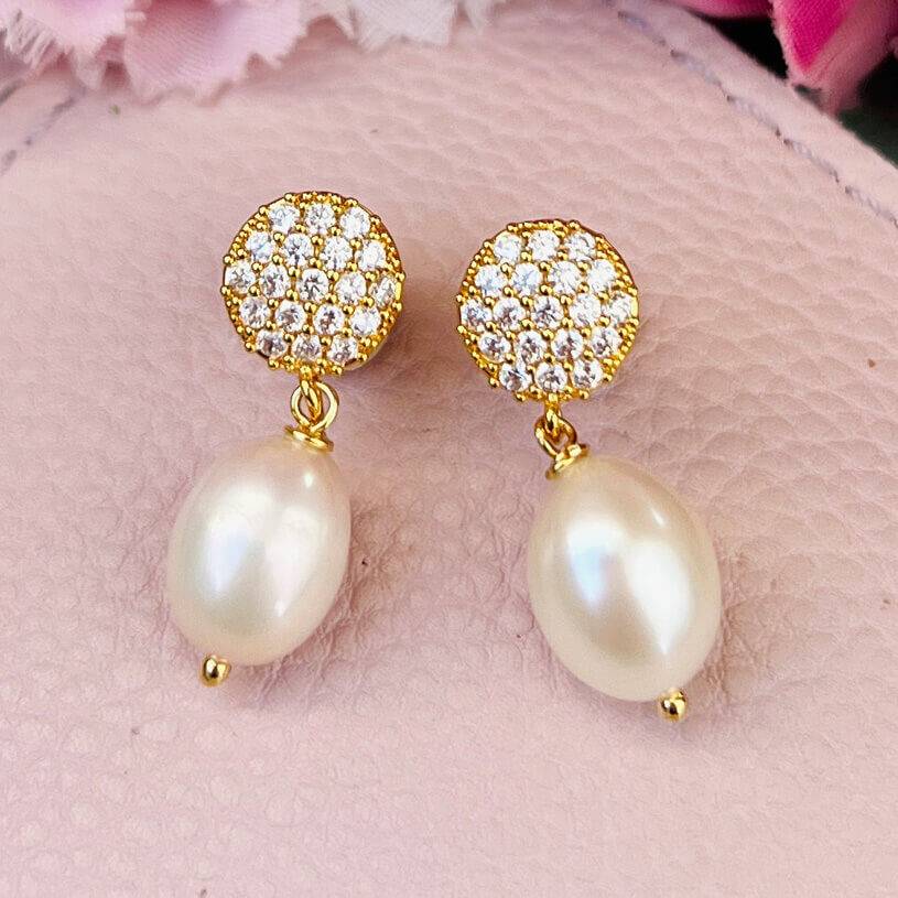 SchwesterSchwester Vergoldeter Ohrstecker mit kristallfarbenen Steinen und Süßwasserperle