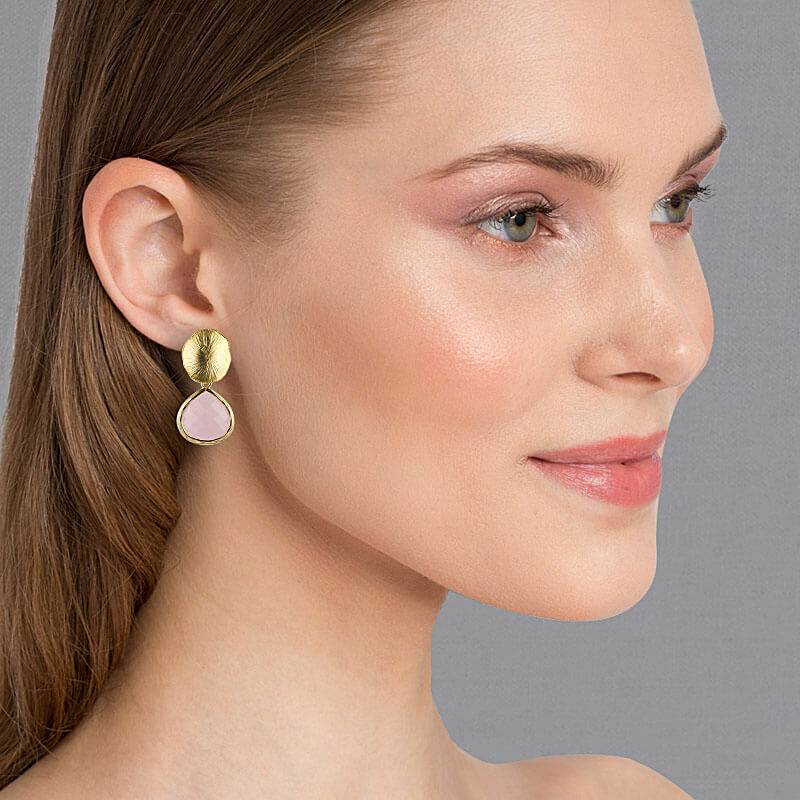 SchwesterSchwester Vergoldetes Lotusblatt Als Ohrstecker Mit Funkelndem Tropfen In Zartrosa