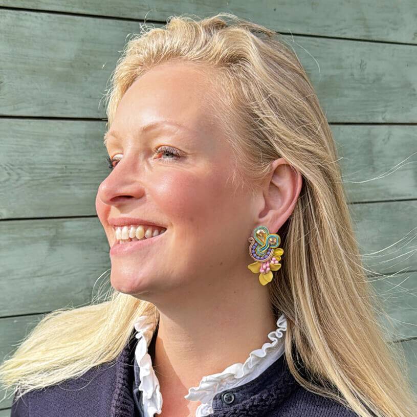 SchwesterSchwester Vorbestellbar - Farbenfrohe Soutache-Ohrringe In Gelb, Rosa Und Flieder