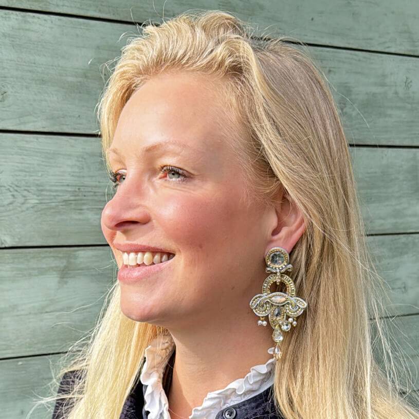 SchwesterSchwester Vorbestellbar - Geschwungene Soutache-Ohrstecker In Champagner