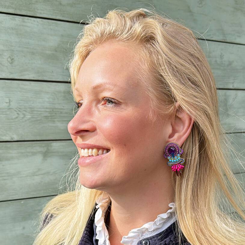 SchwesterSchwester Vorbestellbar - Kunstvolle Soutache-Ohrringe In Violett, Blau Und Pink