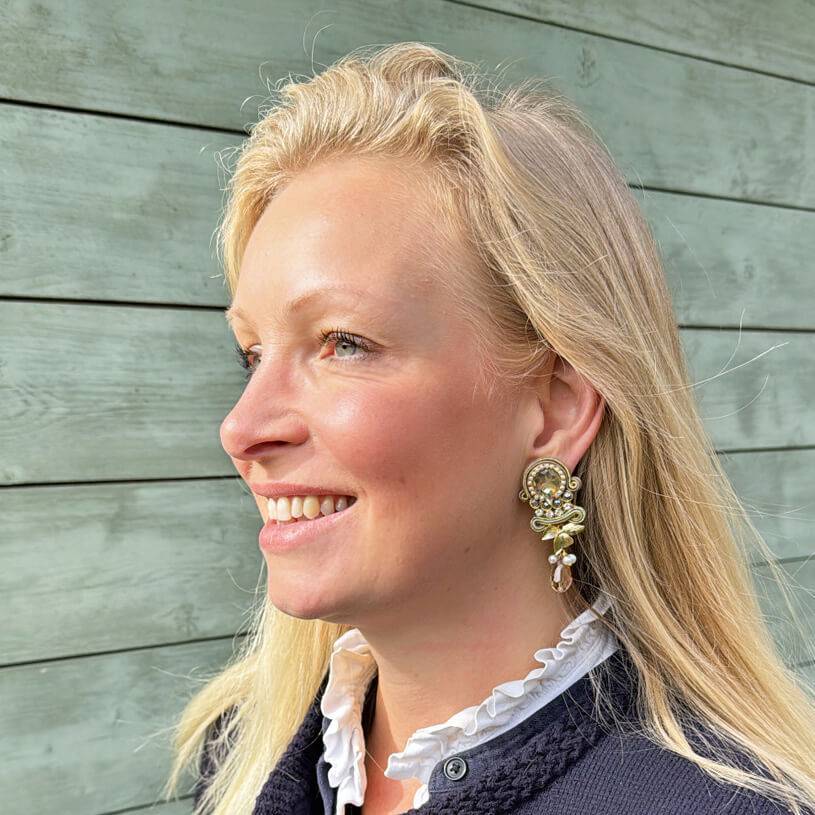 SchwesterSchwester Vorbestellbar - Zeitlose Soutache-Ohrstecker In Gold Und Champagnertönen