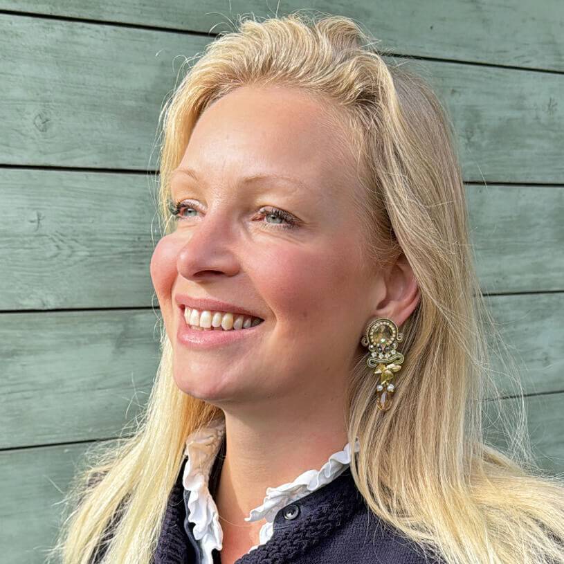 SchwesterSchwester Vorbestellbar - Zeitlose Soutache-Ohrstecker In Gold Und Champagnertönen