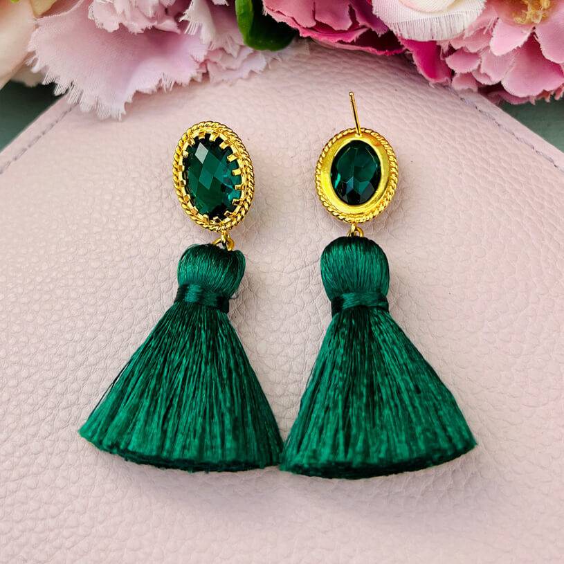 SchwesterSchwester Wunderschön Funkelnde Quastenohrringe In Smaragdgrün Von Janne V. D. Heide