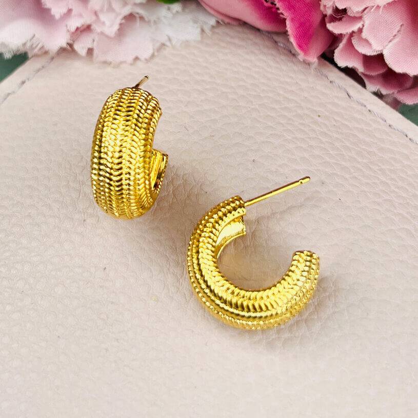 SchwesterSchwester Wunderschöne Vergoldete Creolen Mit Elegantem Muster